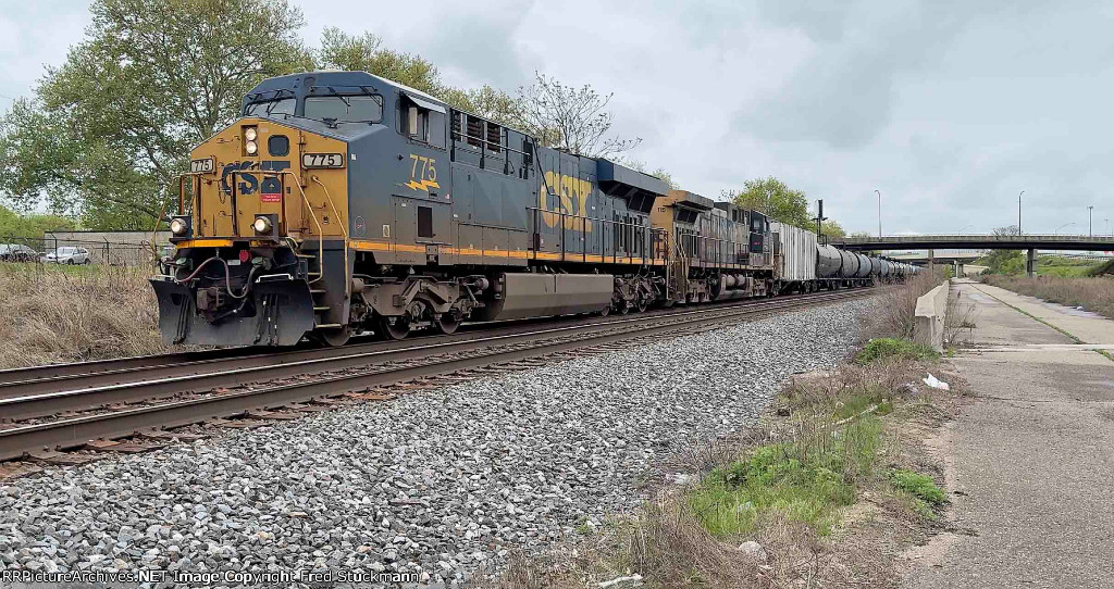 CSX 775 leads B773.